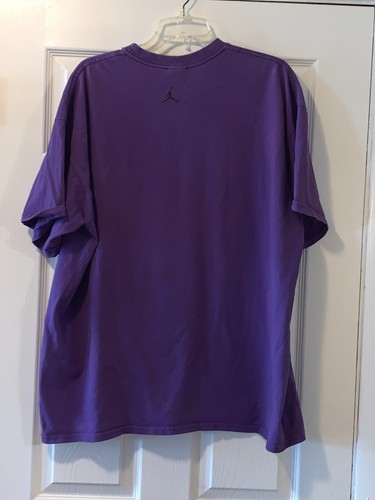 CAMICIA AIR JORDAN RETRO 8 OG VIOLA TAGLIA XL PETTO PIT TO PIT 27" LUNGHEZZA 30" - Foto 3 di 5