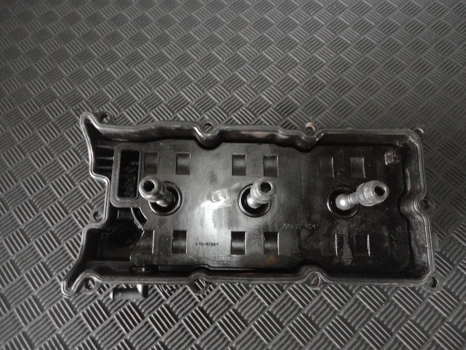 Nissan Máxima 2002 3,5 L V6 Vin D cuarto dígito motor A/T cubierta de válvula delantera Foto 4 de 4