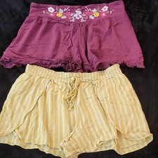 2 Woman's Lightweight Casual Flowy Summer Shorts Size Large Flowers And Stripes