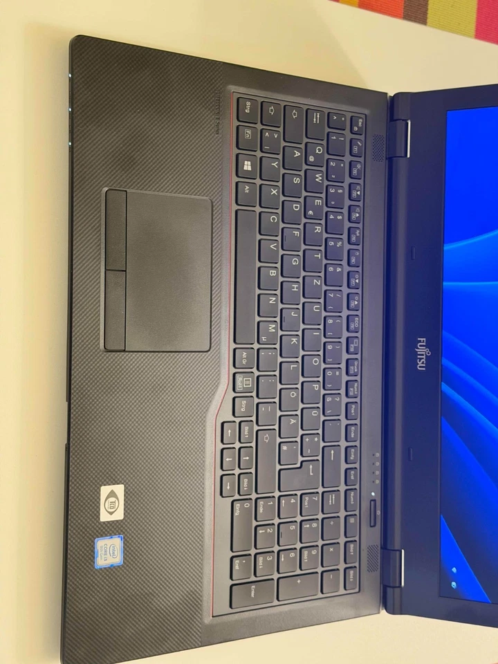 Fujitsu Lifebook E459 15,6 FHD Notebook i3-8130U 8GB /16RAM 256GB SSD Win 11 Pro - Bild 2 von 4