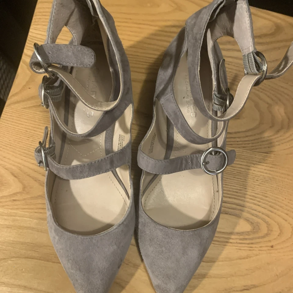 Zapatos para mujer Charles By Charles David gris gamuza con tiras talla: 6,5 M Foto 2 de 4
