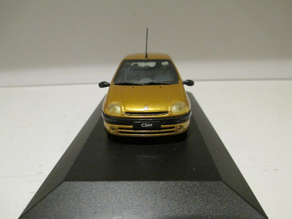 RENAULT CLIO 2 / II Jaune Or Gold 3 Portes Phase 1 de 1998 par VITESSE au 1/43 - Photo 4/4