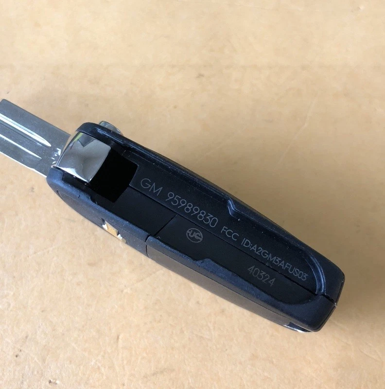 LIKE NEW OEM 13 14 15 GM CHEVY SPARK FLIP KEY KEYLESS ENTRY REMOTE FOB 95989830 - Image 3 of 3