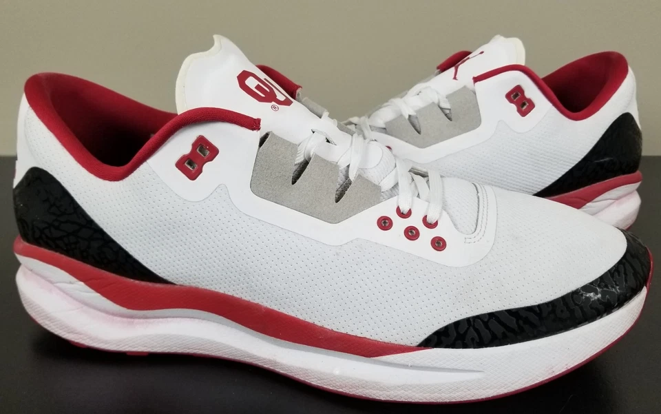 JORDAN ZOOM TENACITY 88 OKLAHOMA SOONERS TRAINER TEAM ISSUED PE WHITE (SIZE 14) - Image 2 of 4