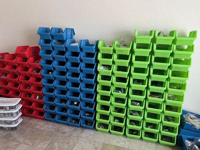 Stack & Nest Plastic Bins Plastic Storage Stacking Bins 7x5x12-in.