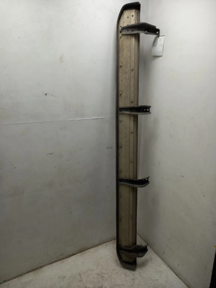 04 TOYOTA SEQUOIA LIMITED PASSENGER RIGHT RUNNING BOARD - Image 2 of 4