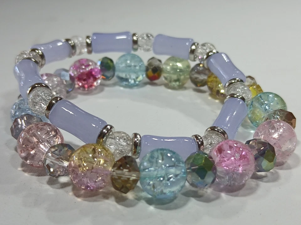 Pulsera elástica hecha a mano de vidrio azul y cuarzo con cuentas, ajustable, única Foto 2 de 3