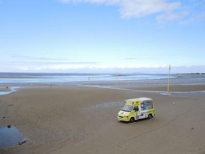 Foto A3 Kein brüllender Handel Burnham-on-Sea Bewölkter Himmel und ein COO um 2021