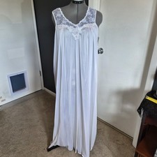 Vintage NWT Lorraine Sleeveless Nylon Nightgown Size Medium