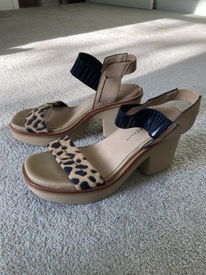 Naked Feet Basalt Leather Platform Strappy Sandal Womens Size 8.5 Preppy Cheetah