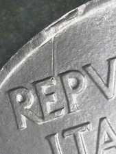 10 LIRE 1986 ERRORE - SEGNO SUL DRITTO (DANNEGGIAMENTO CONIO) [Q082]