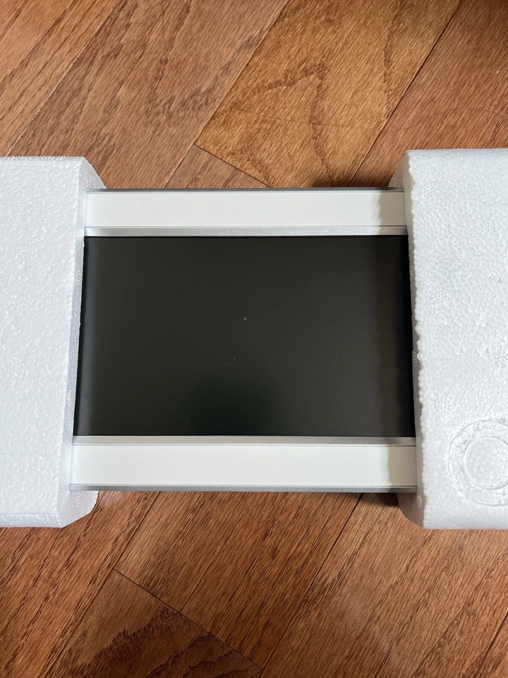 Mustek PF-A700B 7 Inch Digital Photo Frame Pre-Owned - Image 3 of 4