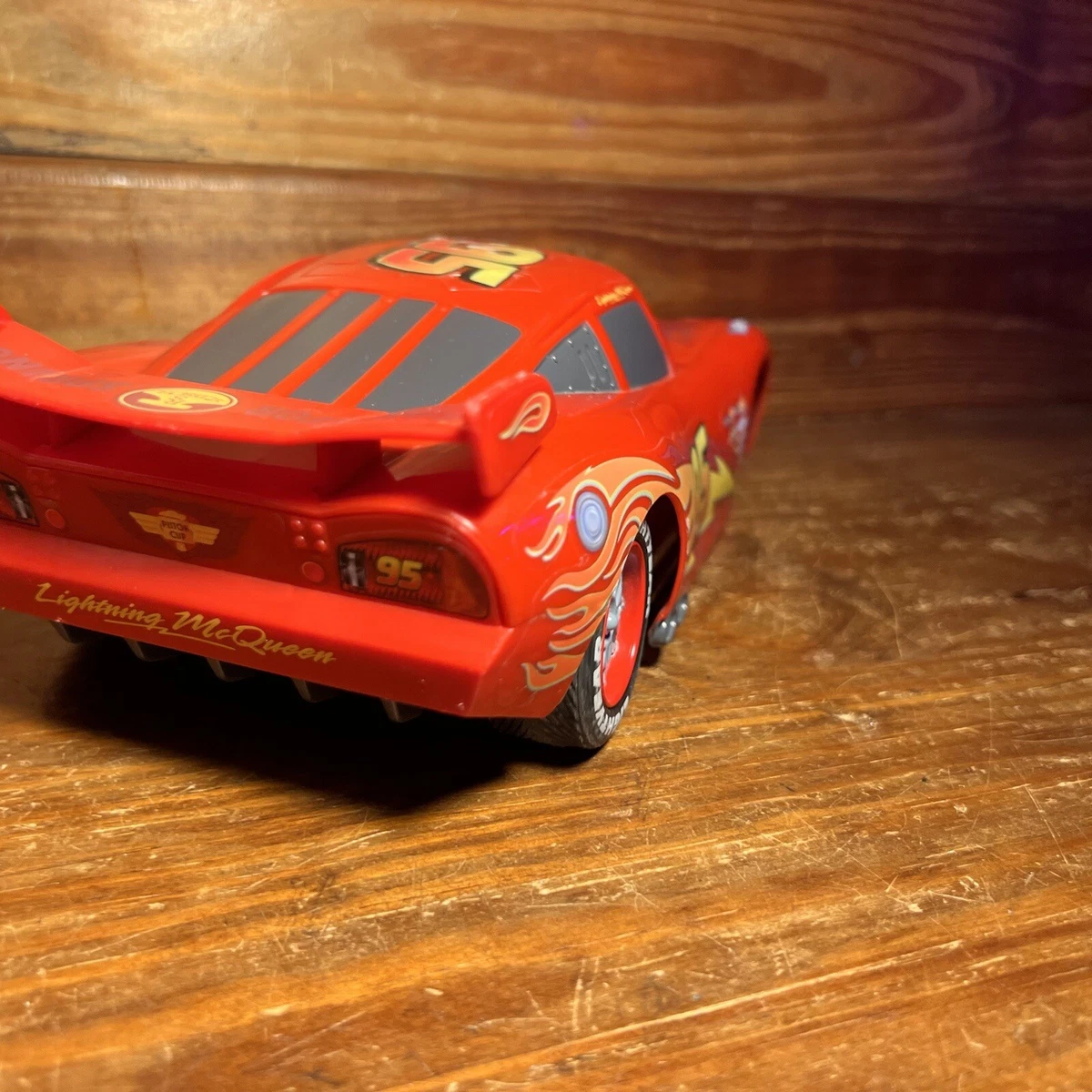 Flag finish sale lightning mcqueen