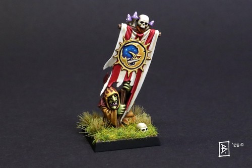 Duende Nocturno Pintado Profesional Portador Estándar - Orcos y Duendes - Warhammer TOW - Imagen 3 de 4