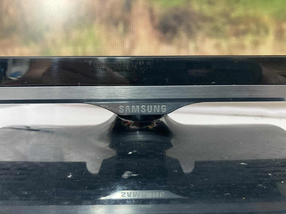 Samsung UE22K5000AK 5 Series - 22" LED-LCD TV - Full HD Remote Control - Image 3 of 4