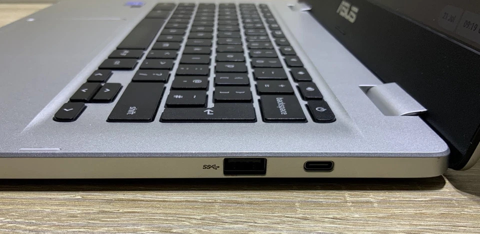 ASUS ChromeBook C423 14" Laptop Intel Celeron CPU N3350 1.10GHz 4GB 32GB EMMc - Image 4 of 4