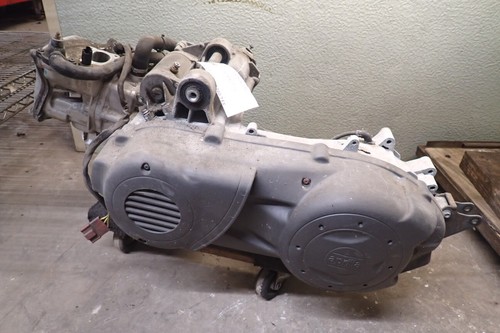 Motor Aprilia Atlantic 500 2003 con arranque (millas desconocidas) (compresión de 180 psi) - Imagen 2 de 12
