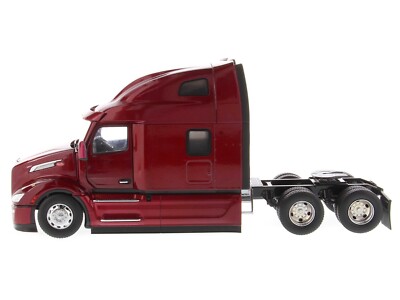 PETERBILT 579 ULTRALOFT TRACTOR TRUCK RED 1/32 MODEL BY DIECAST 