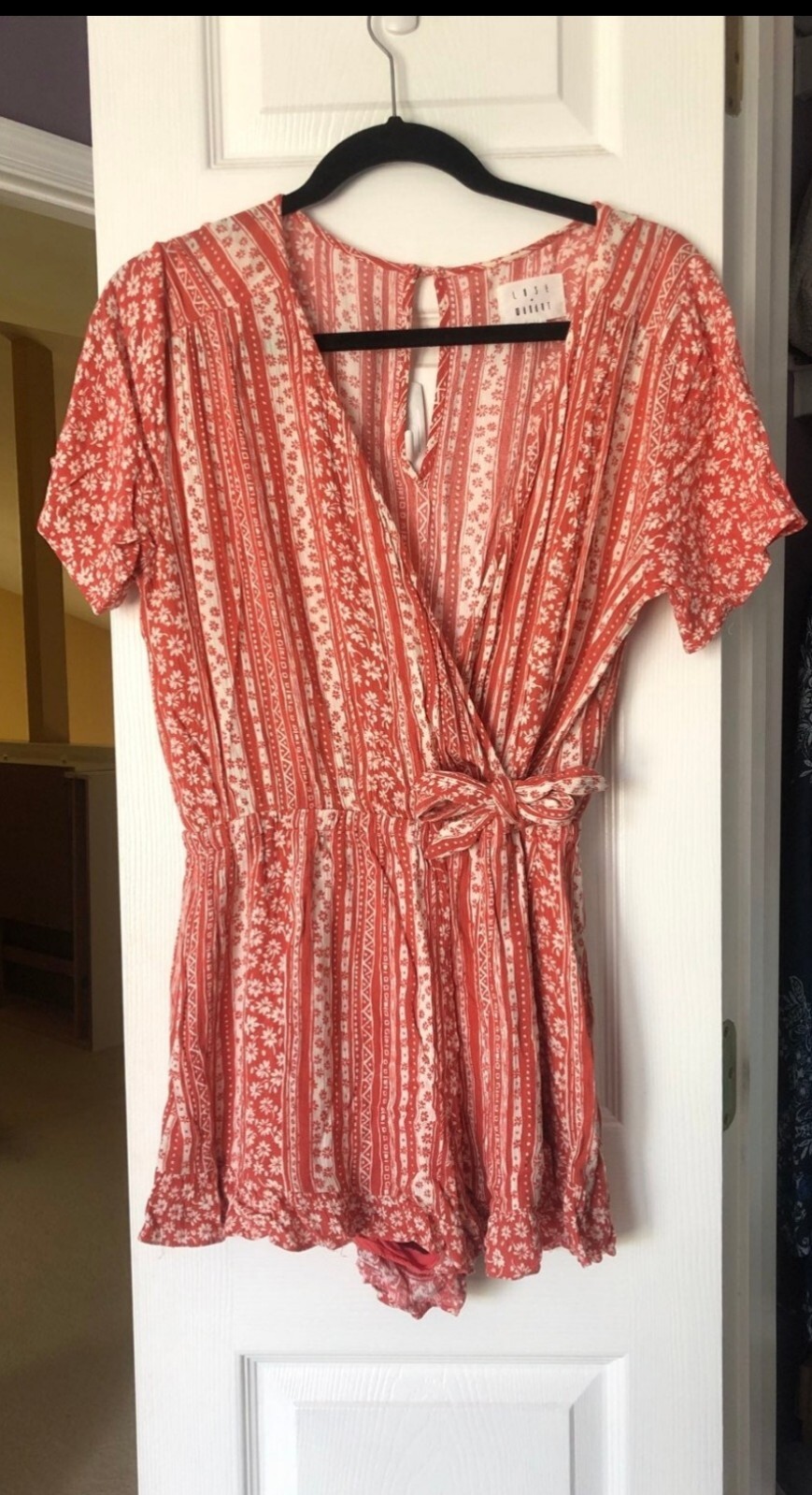 Stylish Women's Medium Romper - Comfortable & Trendy-image