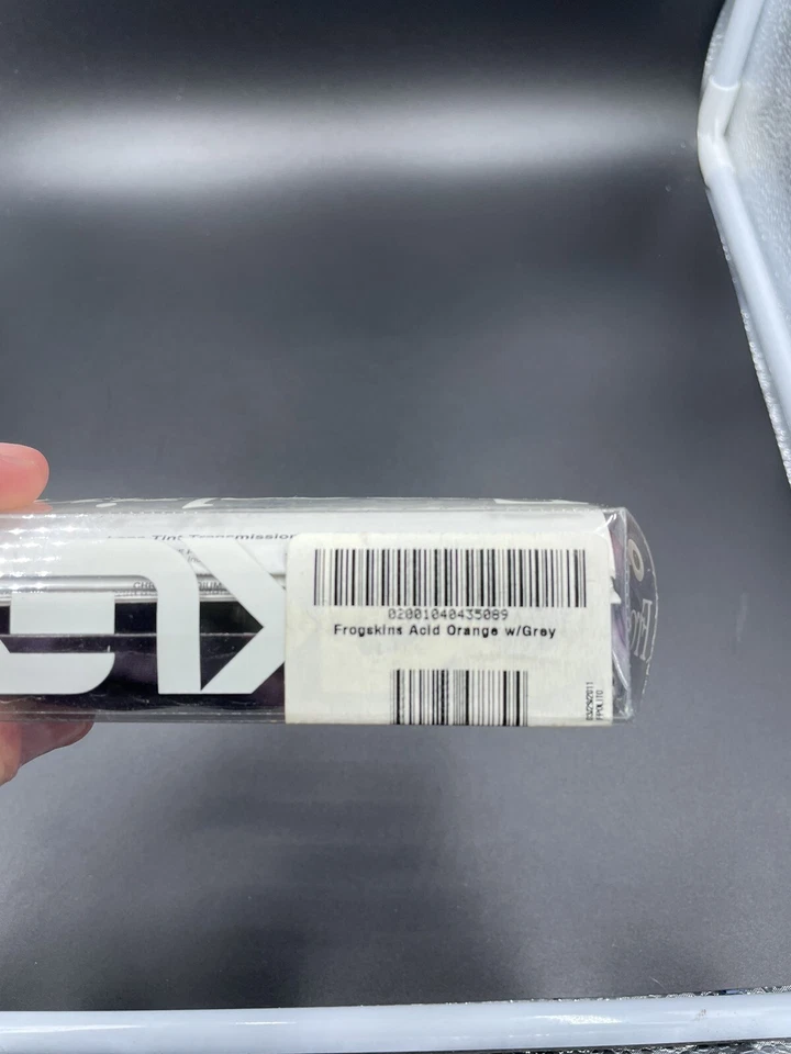 Oakley Frogskin naranja ácido con lentes grises Foto 2 de 4