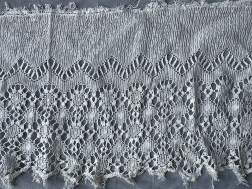 French Vintage Cotton Lace Edging 94" by 6.5" for home decoration - Photo 1/3