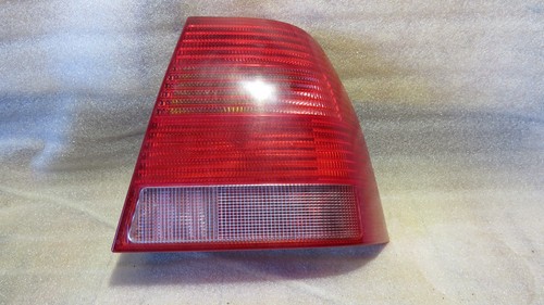 VW BORA - Rückleuchte Rücklicht Heckleuchte / hinten rechts  963686 963674 R-239