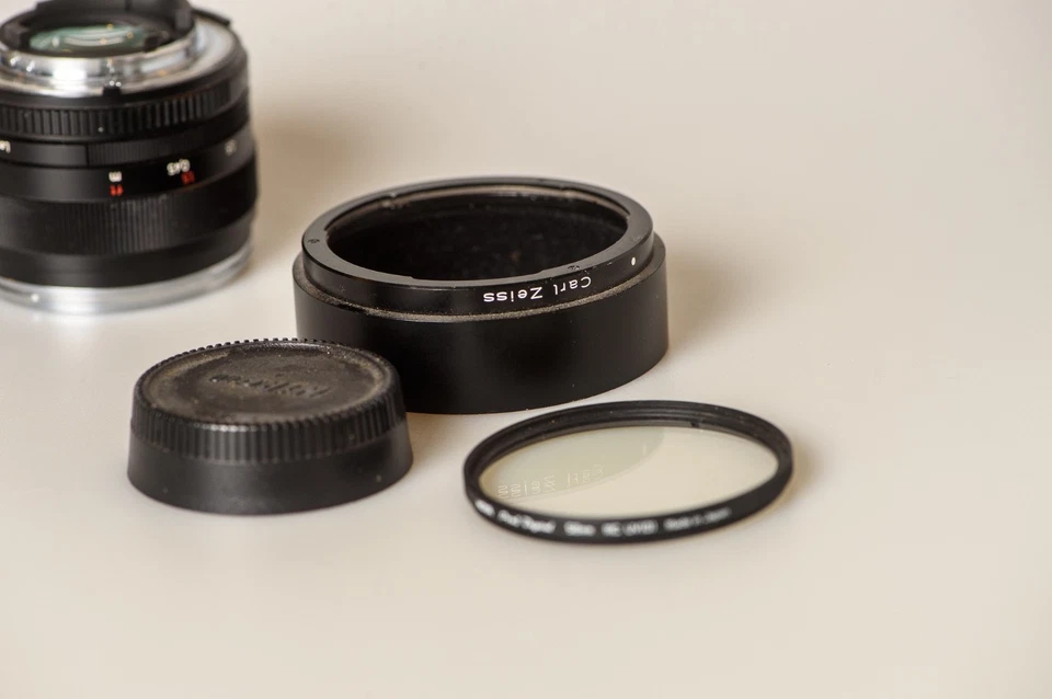 [二手带滤镜和后盖]Carl Zeiss Planar T* 50 毫米 F1.4 ZF 镜头尼康 — 第 2/4 张图片
