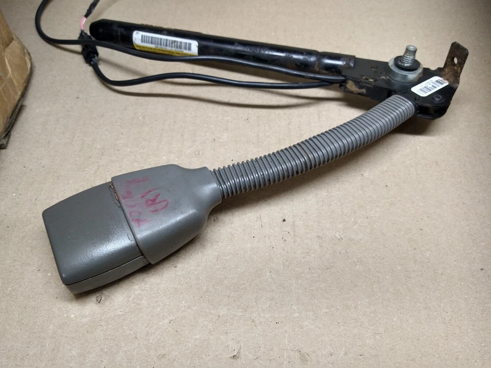 Chevrolet Express 1500 2006 cinturón de seguridad del pasajero delantero hebilla color 93 W, tostado Foto 4 de 4