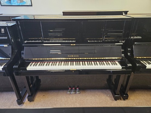YAMAHA UX3 Upright Piano. Black, Made in Japan 1989. LITTLE & LAMPERT PIANOS. - Picture 2 of 5