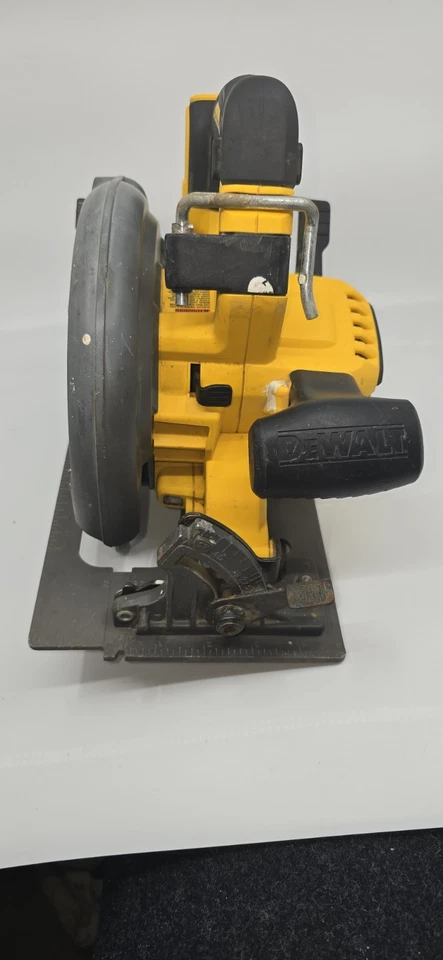 DeWalt DCS575 FlexVolt 60V Max 7-1/4" Cordless Circular Saw Tool Only  - w/Blade - Image 4 of 4
