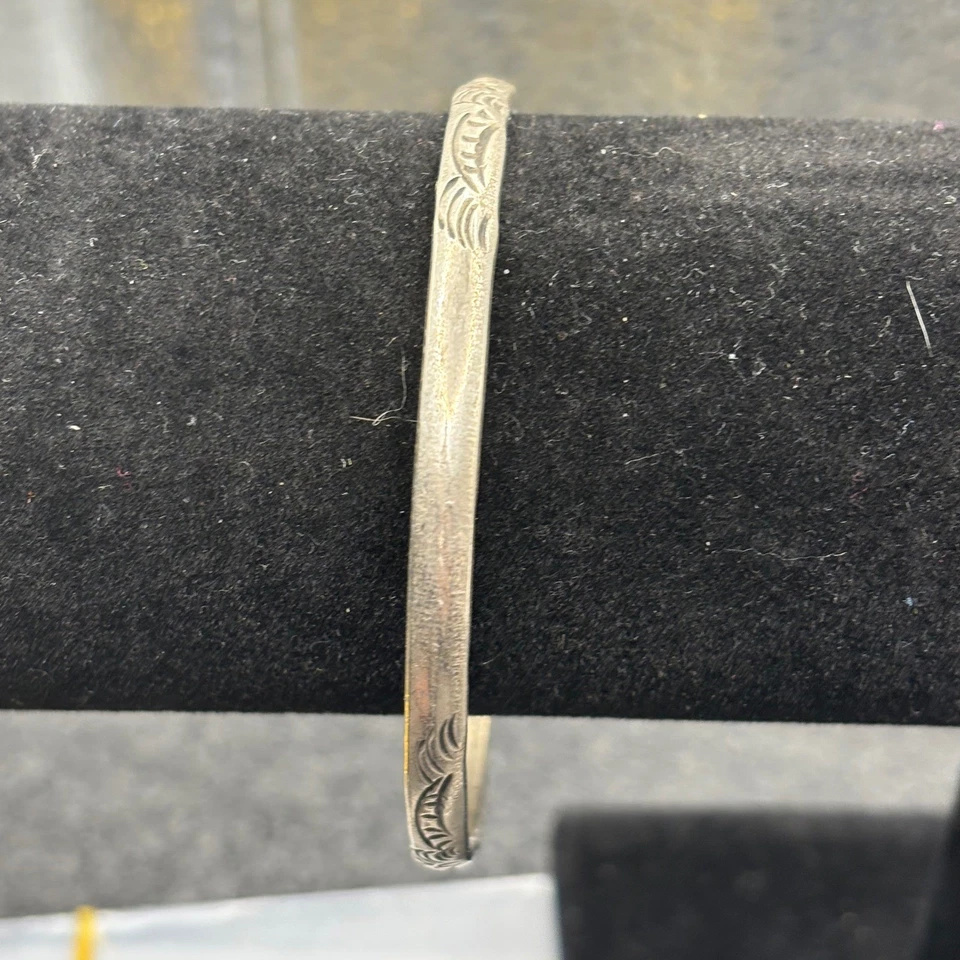 Vintage Western Silver Beaded Bangle Bracelet Etched Floral Design Boho Chic - Image 4 of 4