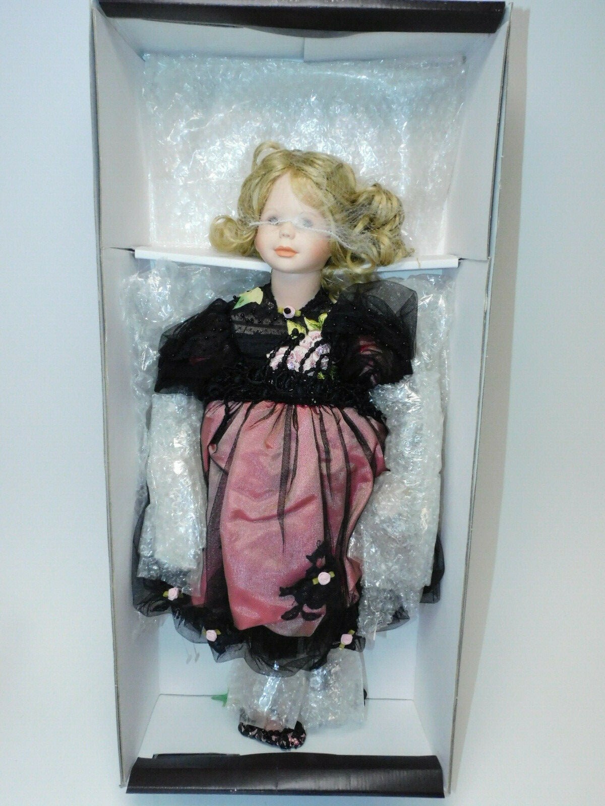 Mundia Collection Porcelain Doll ALISON- Limited Christine et Cecile