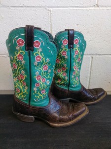 botas cuadradas ariat