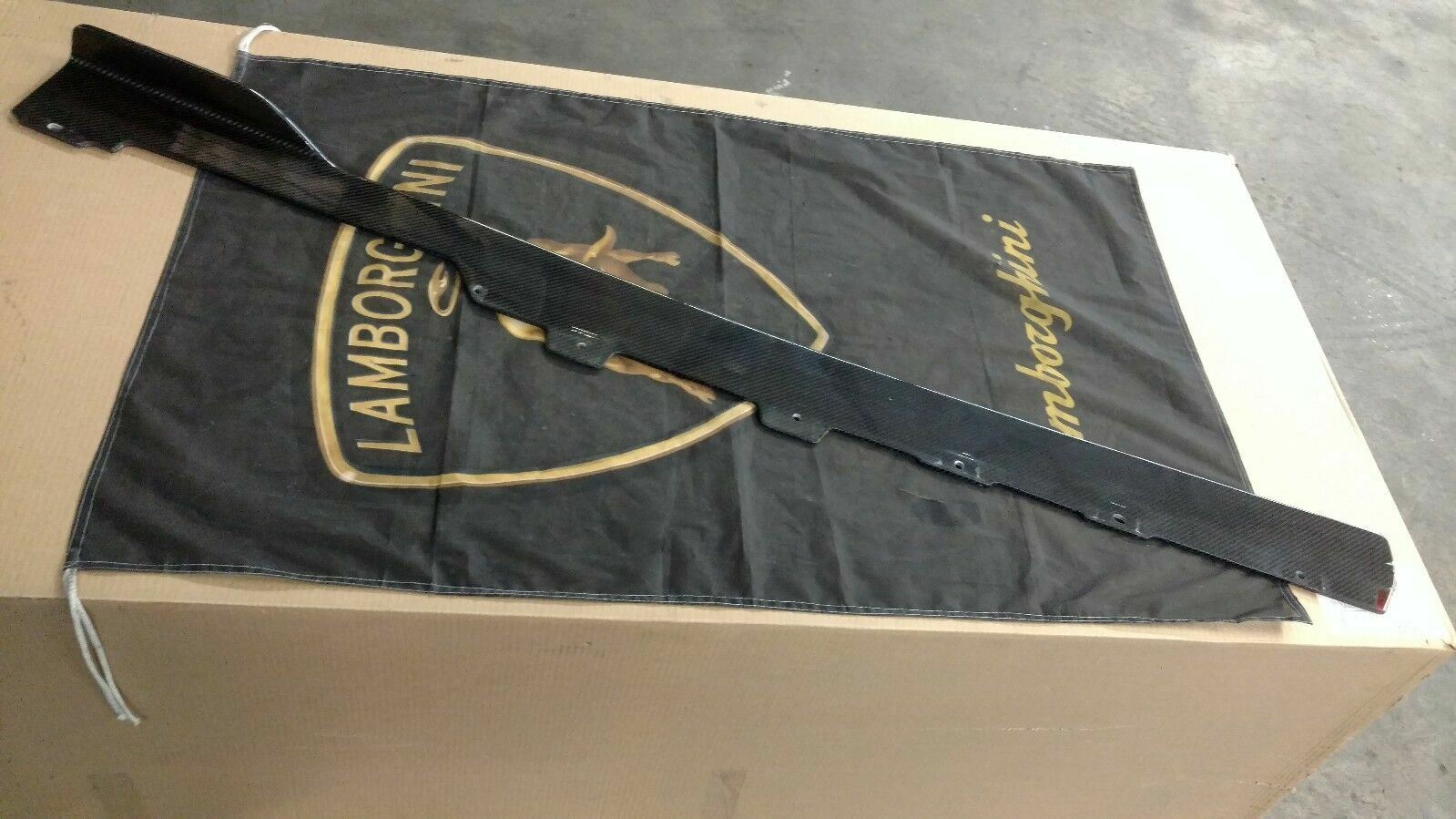 LAMBORGHINI AVENTADOR DRIVER LEFT SIDE CARBON FIBER ROCKER SKID PANEL 