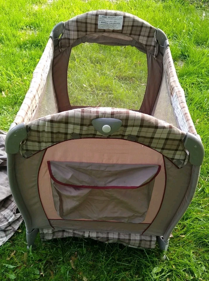 Bolígrafo Eddie Bauer Pack N Play Yard Play marrón tostado Foto 4 de 4