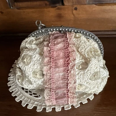 Petit sac de bal ou pochette de soirée habillé avec du tissu Christian Dior - Photo 1/3