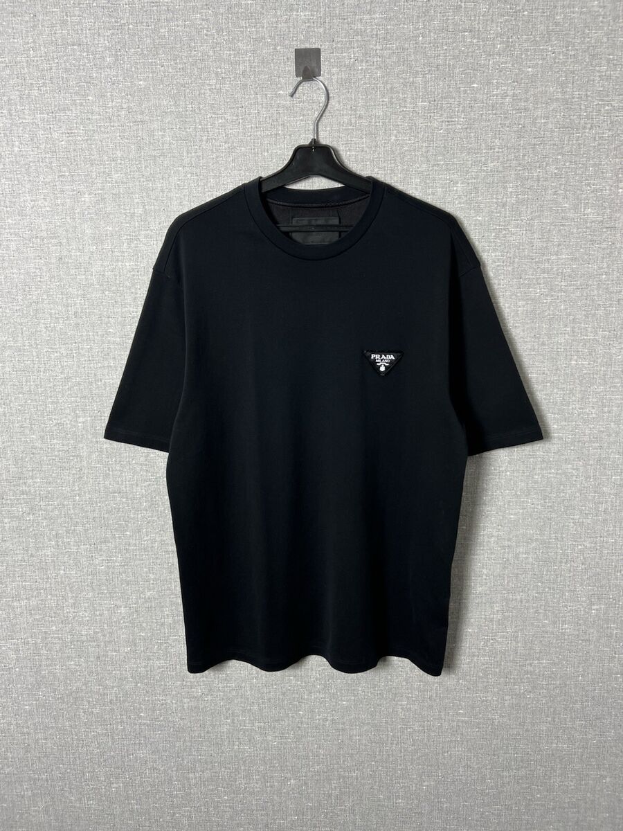 RRP $900 Prada Milano 2023 Triangle Logo Black Cotton Tee RRP $900 Prada Milano 2023 Triangle Logo Black Cotton Tee