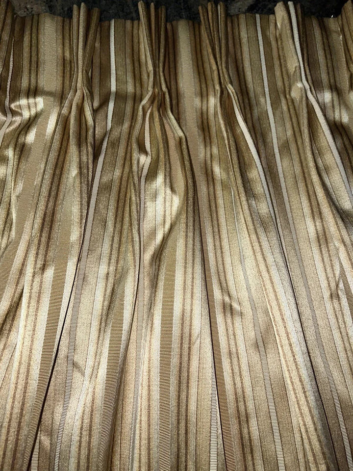 CORTINAS PLISADAS KRAVET PERSONALIZADAS ~ RAYAS DORADAS ~ TELA PESADA CON BRILLO ~ 82” DE LARGO Foto 2 de 4