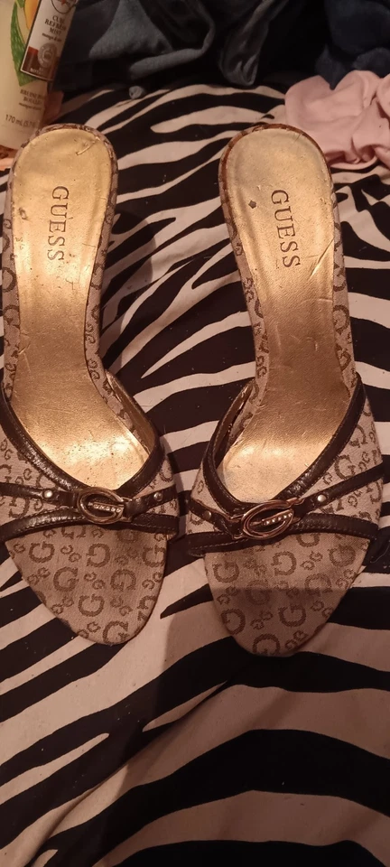 Guess Slip On Kitten Heels Tan (Used) Size 6 - Image 4 of 4