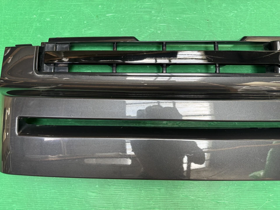 LAND ROVER DEFENDER L663 FRONT BUMPER RADIATOR GRILL CARPATHIAN GREY 2020-2025 - Image 4 of 4