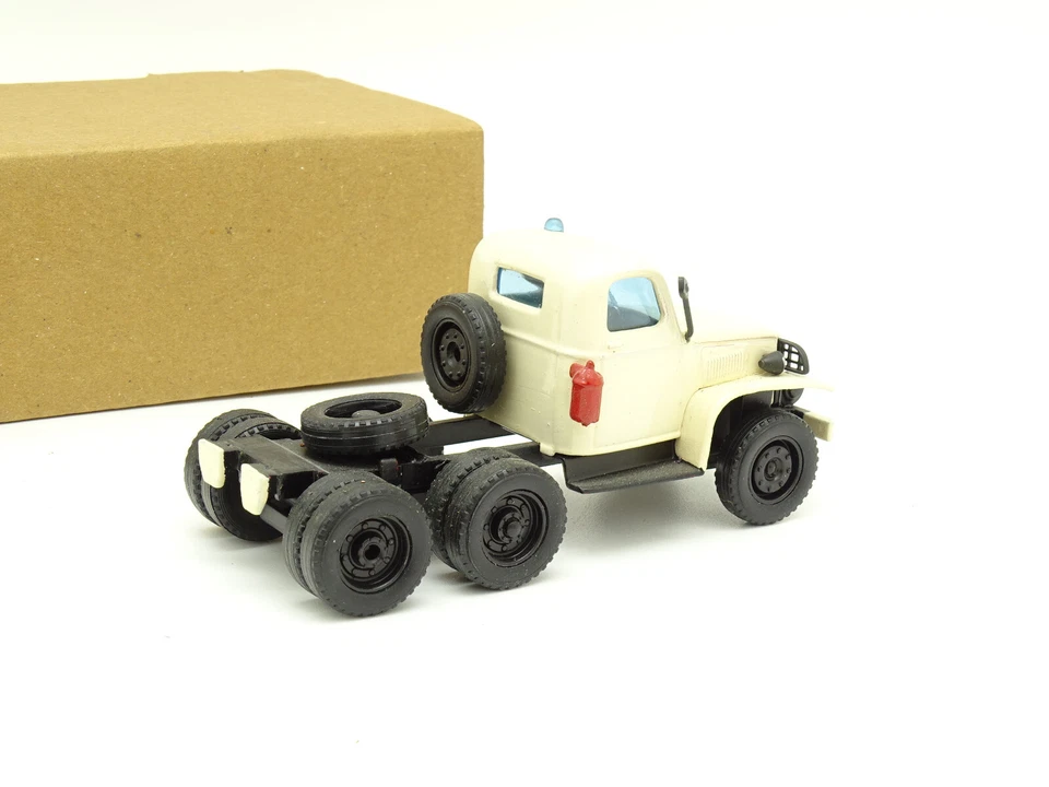 Solido 1/50 - GMC Tractor Trailer - Image 2 of 2