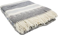 Wohndecke Fair de luxe | 100% Reine Wolle mit Fransenborde (Grau/Beige/Blau)