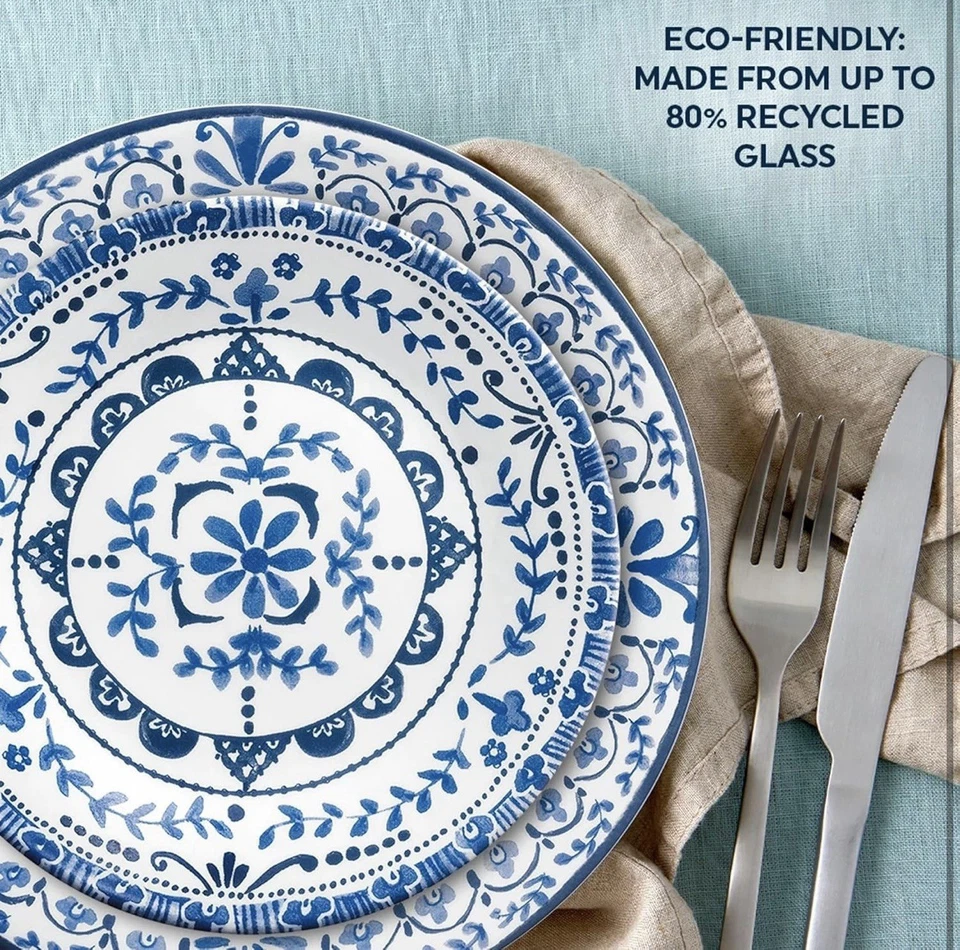 Pfaltzgraff Blue and White Porcelain Dinnerware Set 16-Piece - Image 4 of 4