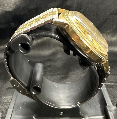 Vintage 1977 Timex Q Mens Gold Tone Day-Date England Dial Quartz