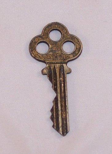 Vintage Yale & Towne Corrugated 3 Eye Key # 8238 - 第 1/2 張圖片
