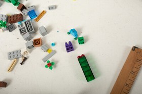 Lego Minecraft (A2R) 21123 The Iron Golem (JSF6) Over 200Pcs Parts Incomplete