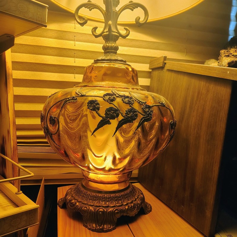 Authentic Vintage 1972 EF & EF Ind. Honey Amber Swirl Glass Brass Rose Lamp