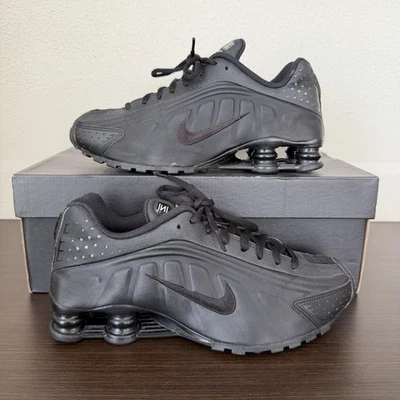 Chaussures de course Nike Shox R4 triple noir GS BQ4000-001 pour femme... - Photo 1/4