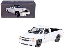1/64 2006 Chevrolet Silverado 'Cateye' Pickup Truck Summit White   Paragon