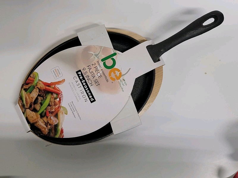 Tabletops Unlimited Basic Essentials Pre-Seasoned Cast Iron Fajita Set NEW
